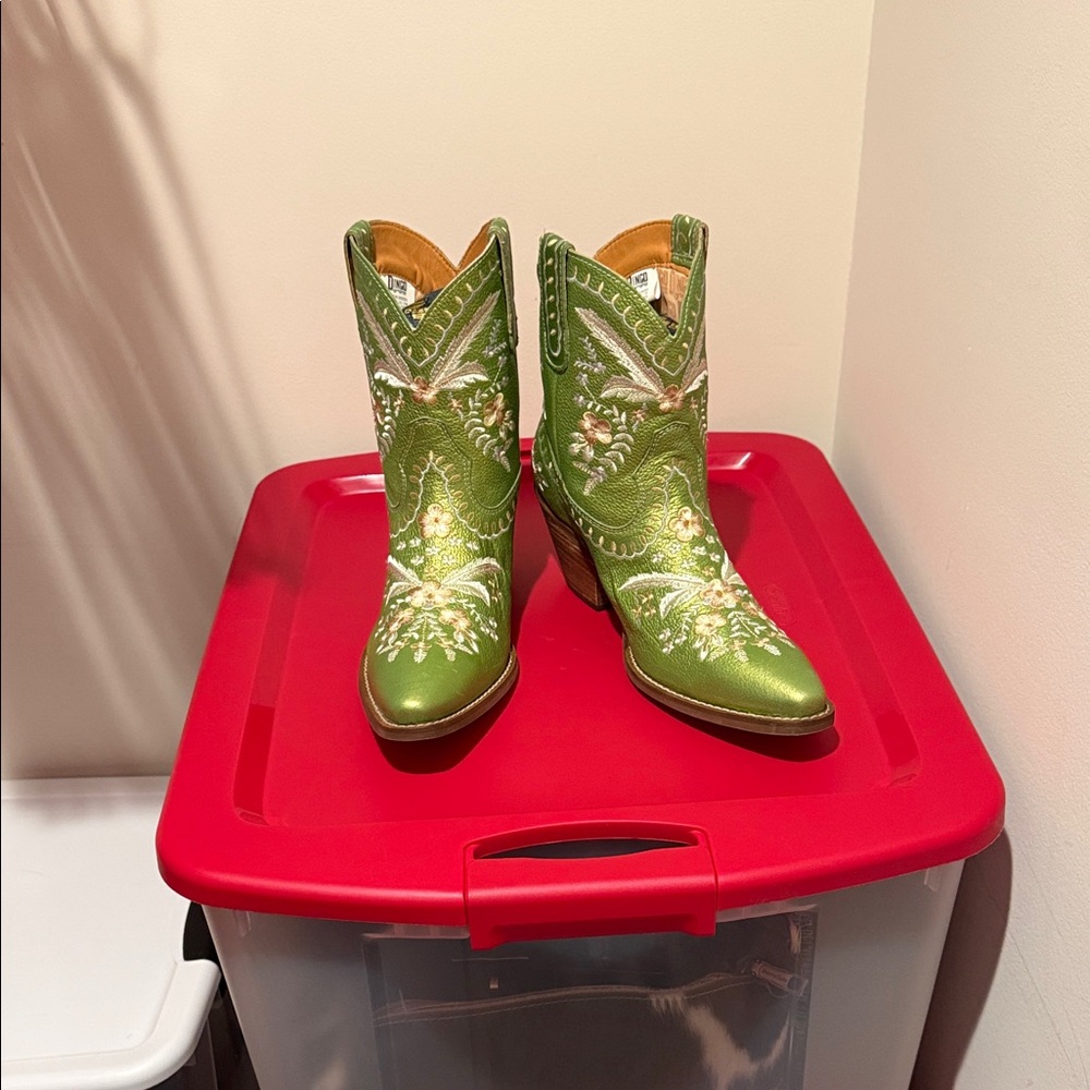 Dingo green iridescent boots